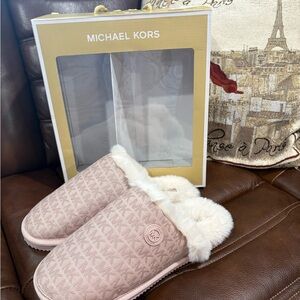 Michael Kors Soft Pink Janis Slipper Box